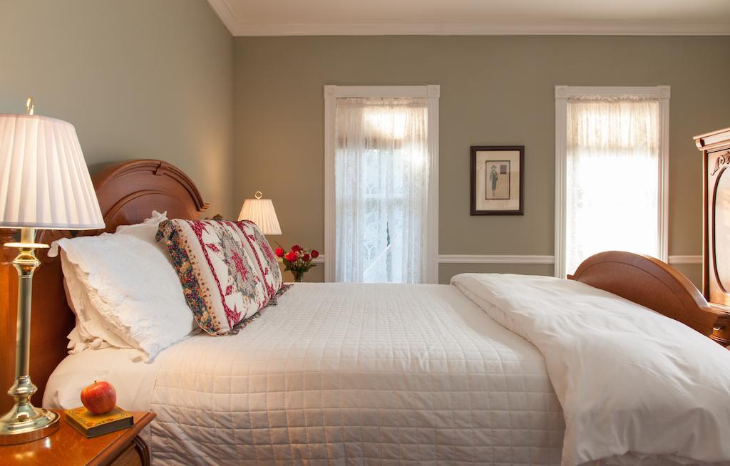 The Maple Leaf Inn Barnard Экстерьер фото